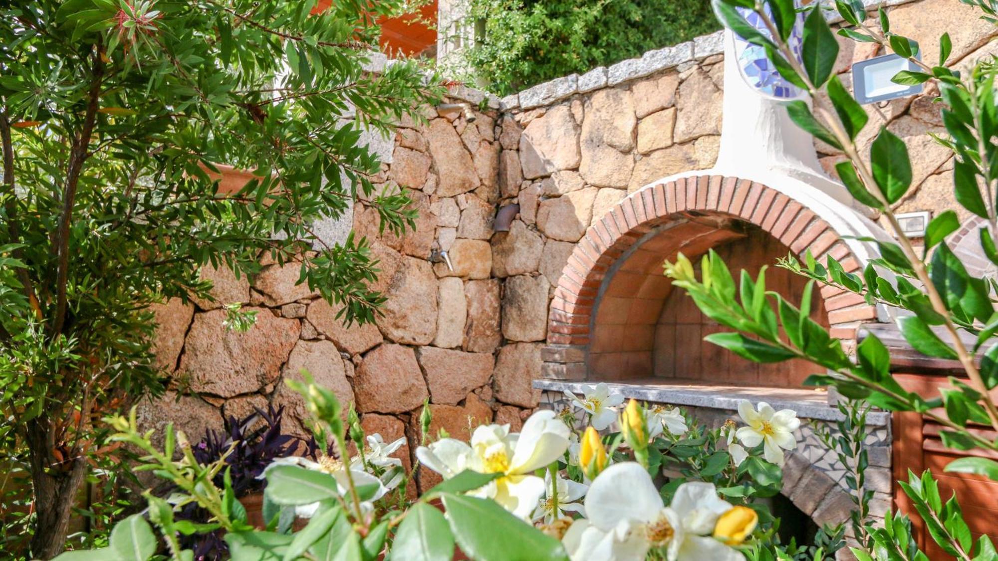 Casa Monte Ruiu 卡拉古诺内 外观 照片